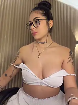 Sarasanders 4 online show from April 2026 02:00:01 AM