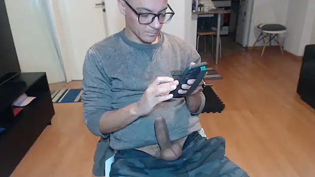 Snapshot of guachin_hunk chatting on June 2026 05:12:01 AM guachin hunk online show from June 2026 05:12:01 AM