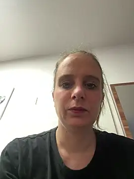 Snapshot of LadyChantale chatting on April 2026 05:25:01 AM LadyChantale online show from April 2026 05:25:01 AM