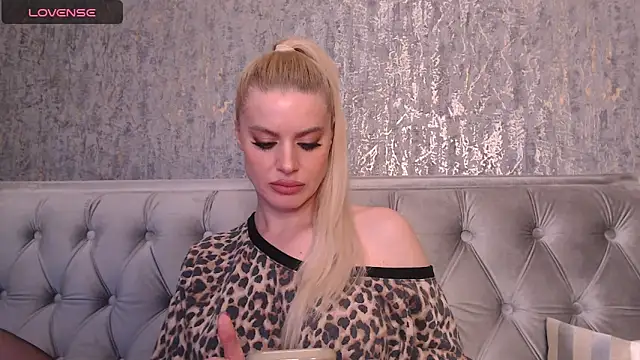 Snapshot of BlondieStar chatting on January 2025 01:21:02 AM BlondieStar online show from January 2025 01:21:02 AM