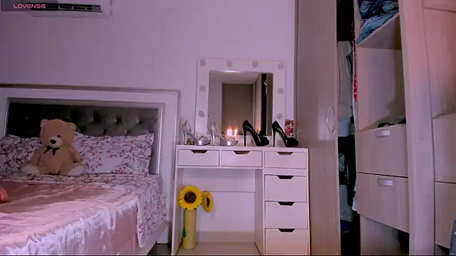 Snapshot of sharonDulce chatting on June 2026 01:03:01 AM sharonDulce online show from June 2026 01:03:01 AM