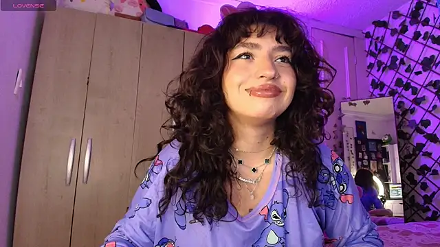 Snapshot of valenor_ chatting on June 2026 05:12:01 AM valenor online show from June 2026 05:12:01 AM