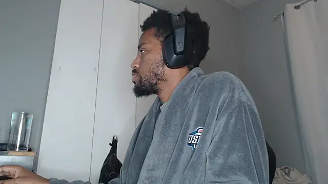 Snapshot of ChrisVacher chatting on December 2024 06:10:02 AM ChrisVacher online show from December 2024 06:10:02 AM