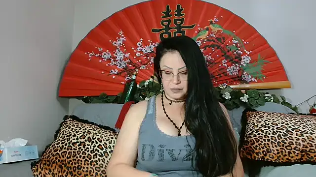 Snapshot of x__KHALEESI__x chatting on July 2026 02:20:02 AM x KHALEESI x online show from July 2026 02:20:02 AM