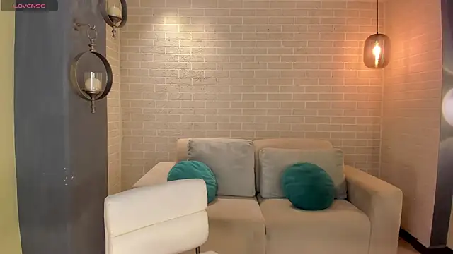 NiaHolland online show from October 2025 08:25:01 PM