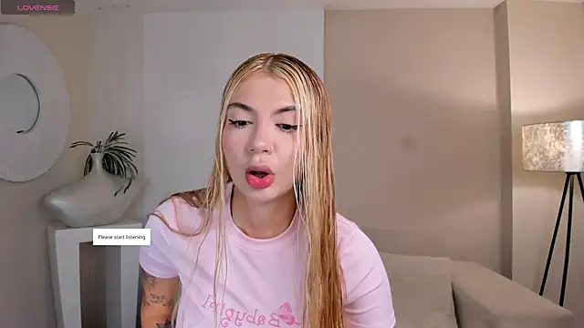 NiaHolland online show from June 2026 10:54:02 AM
