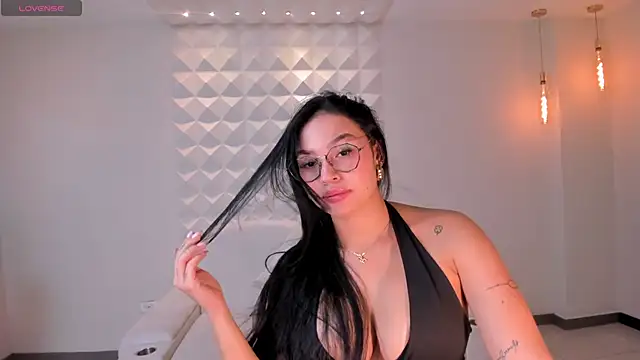 Snapshot of MollyJones_ chatting on June 2026 07:31:01 PM MollyJones online show from June 2026 07:31:01 PM