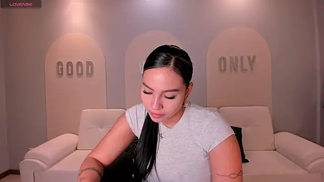 Snapshot of MollyJones_ chatting on June 2026 07:26:02 PM MollyJones online show from June 2026 07:26:02 PM