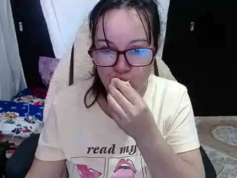 Sonialorens  online show from December 2024 02:50:02 PM