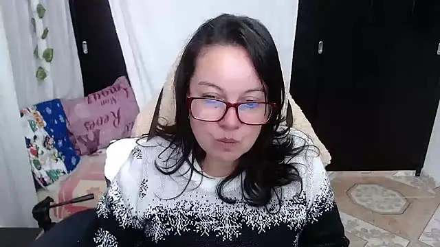Sonialorens  online show from December 2024 02:55:01 PM