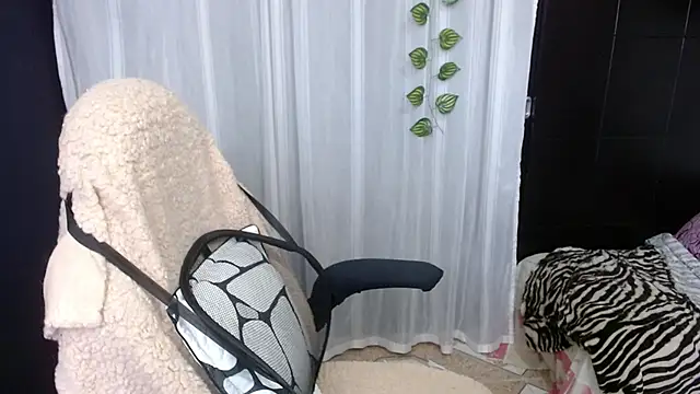 Sonialorens  online show from January 2025 03:46:01 PM