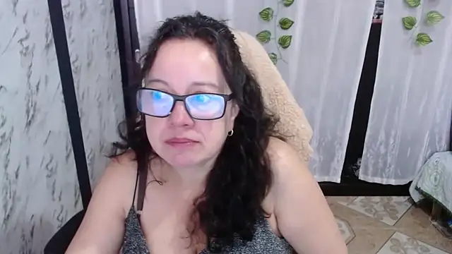 Sonialorens  online show from February 2025 02:13:02 PM