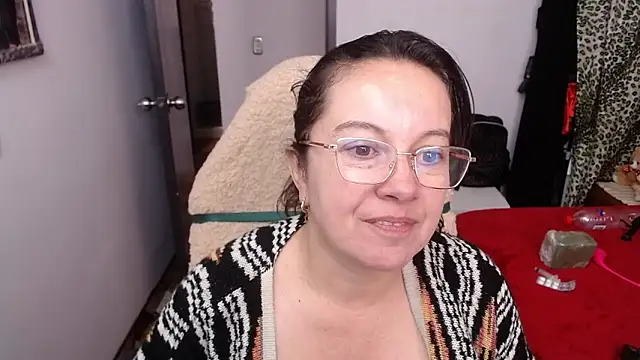 Sonialorens  online show from November 2025 08:19:01 PM