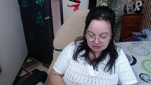 Sonialorens  online show from December 2025 03:38:02 PM