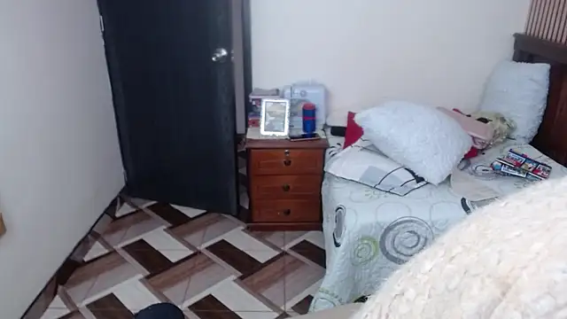 Sonialorens  online show from January 2026 03:17:02 PM