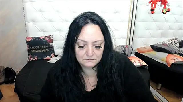 Snapshot of lady_lauren chatting on December 2024 05:50:02 AM lady lauren online show from December 2024 05:50:02 AM