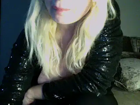 Snapshot of Lisavontease chatting on February 2025 09:19:01 AM Lisavontease online show from February 2025 09:19:01 AM