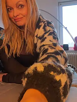 Snapshot of Lisavontease chatting on February 2026 02:26:01 PM Lisavontease online show from February 2026 02:26:01 PM