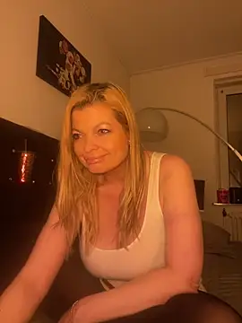 Snapshot of Lisavontease chatting on March 2026 12:07:02 AM Lisavontease online show from March 2026 12:07:02 AM