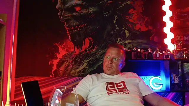 Snapshot of BasedCoook chatting on September 2025 08:19:01 PM BasedCoook online show from September 2025 08:19:01 PM