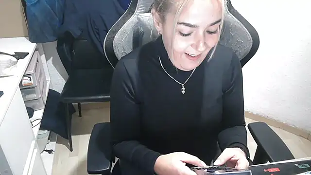 bekka   online show from November 2025 09:54:01 PM