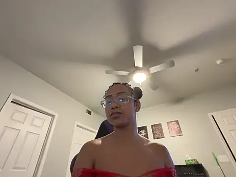 RylHoneyy online show from February 2026 01:37:02 PM