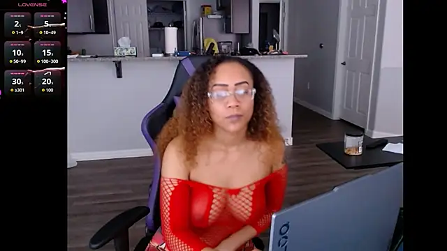 Snapshot of RylHoneyy chatting on July 2026 09:17:02 PM RylHoneyy online show from July 2026 09:17:02 PM