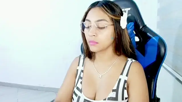 sophiax-x online show from June 2026 09:03:02 AM