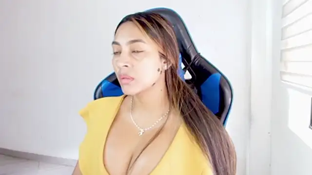 sophiax-x online show from June 2026 03:40:01 PM