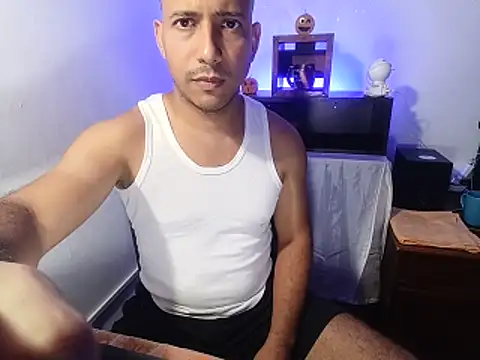 Snapshot of thommerxxx chatting on June 2026 08:25:02 PM thommerxxx online show from June 2026 08:25:02 PM