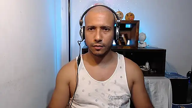 Snapshot of thommerxxx chatting on June 2026 12:19:01 AM thommerxxx online show from June 2026 12:19:01 AM