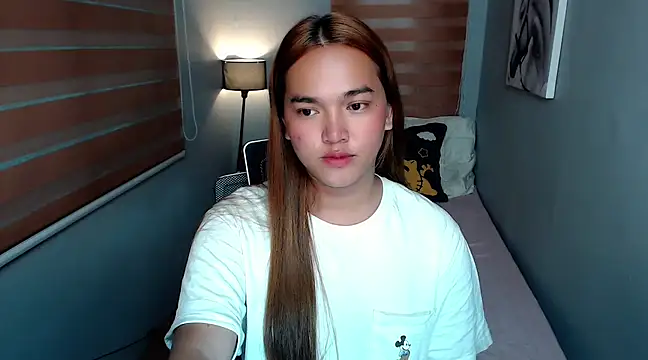 Snapshot of MoaningKylie chatting on December 2024 01:02:02 AM MoaningKylie online show from December 2024 01:02:02 AM