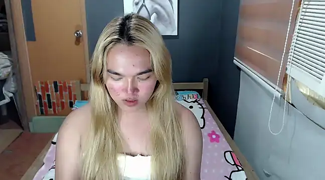 Snapshot of MoaningKylie chatting on March 2025 05:43:02 AM MoaningKylie online show from March 2025 05:43:02 AM