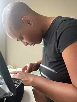 HoneyDripHer online show from October 2025 01:33:02 PM