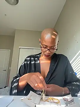 HoneyDripHer online show from November 2025 01:44:02 PM