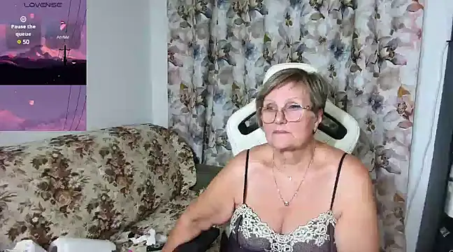 Snapshot of Selenna57 chatting on December 2024 01:58:02 AM Selenna57 online show from December 2024 01:58:02 AM