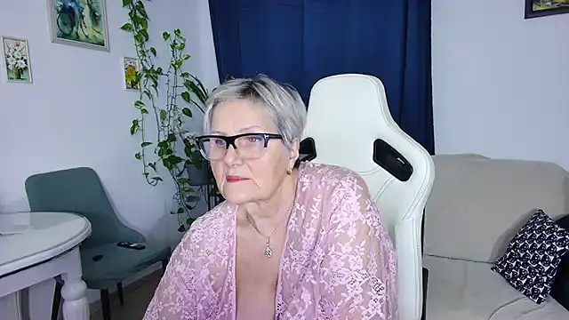 Snapshot of Selenna57 chatting on January 2026 06:45:01 PM Selenna57 online show from January 2026 06:45:01 PM