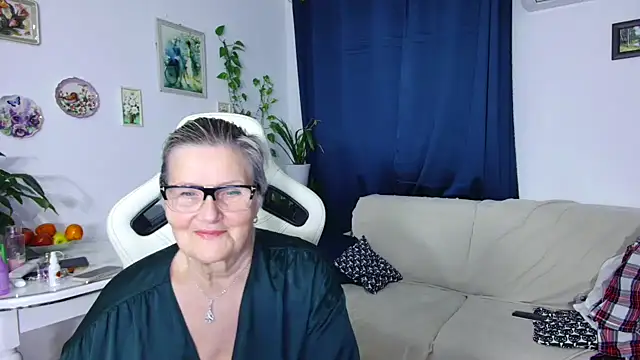 Snapshot of Selenna57 chatting on January 2026 06:44:02 PM Selenna57 online show from January 2026 06:44:02 PM