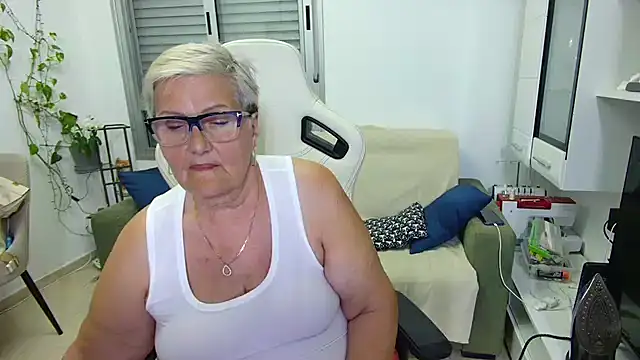 Selenna57 online show from May 2026 05:42:04 PM