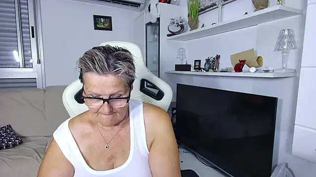 Selenna57 online show from July 2026 05:19:02 PM