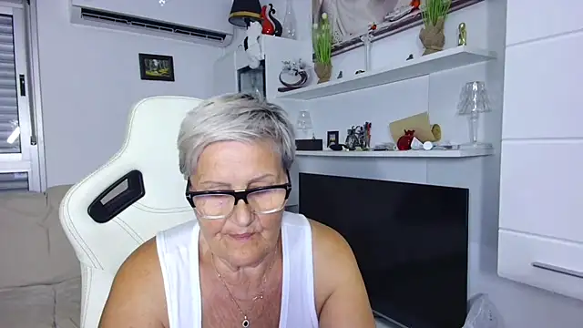 Selenna57 online show from July 2026 05:19:02 PM
