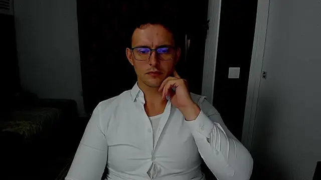 sexxymuscles4u online show from October 2025 01:01:01 PM