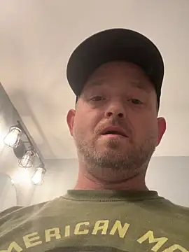 smokeymt420 online show from April 2026 10:44:01 PM