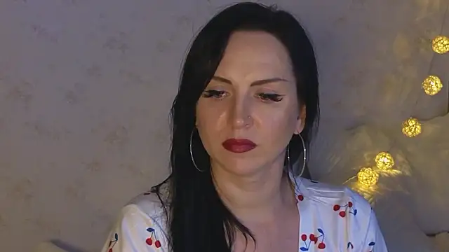 Snapshot of lily_conor chatting on December 2024 03:00:02 PM lily conor online show from December 2024 03:00:02 PM