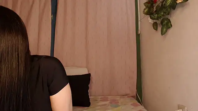 Snapshot of Estefani_32 chatting on January 2026 10:42:02 AM Estefani 32 online show from January 2026 10:42:02 AM