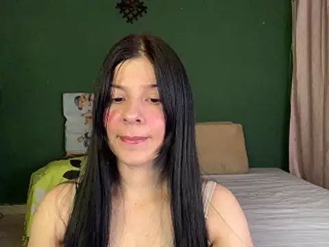 Snapshot of Estefani_32 chatting on February 2026 12:31:01 AM Estefani 32 online show from February 2026 12:31:01 AM