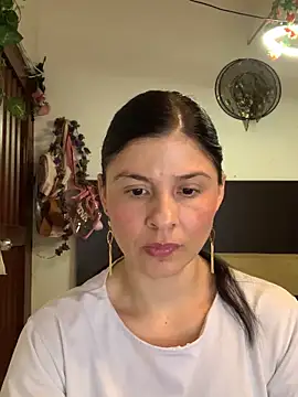 Snapshot of Estefani_32 chatting on February 2026 09:22:02 PM Estefani 32 online show from February 2026 09:22:02 PM