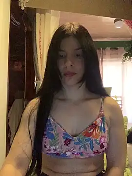 Snapshot of Estefani_32 chatting on February 2026 03:41:02 PM Estefani 32 online show from February 2026 03:41:02 PM