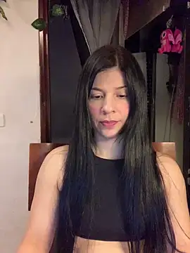 Snapshot of Estefani_32 chatting on February 2026 10:41:02 PM Estefani 32 online show from February 2026 10:41:02 PM