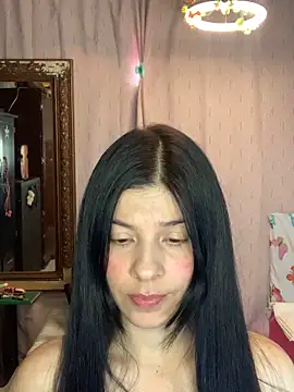 Snapshot of Estefani_32 chatting on February 2026 01:54:01 PM Estefani 32 online show from February 2026 01:54:01 PM